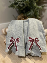 Load image into Gallery viewer, Lions crewneck with bows
